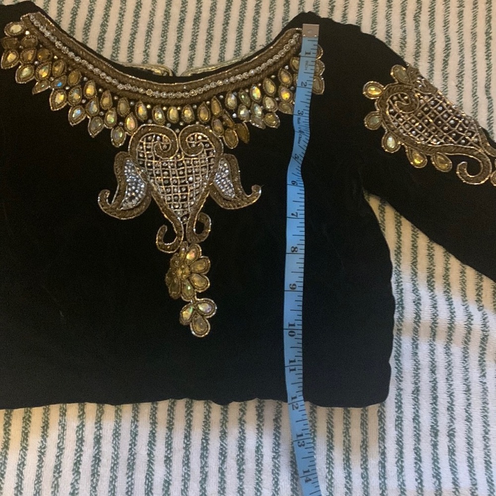 black lehengha choli.
